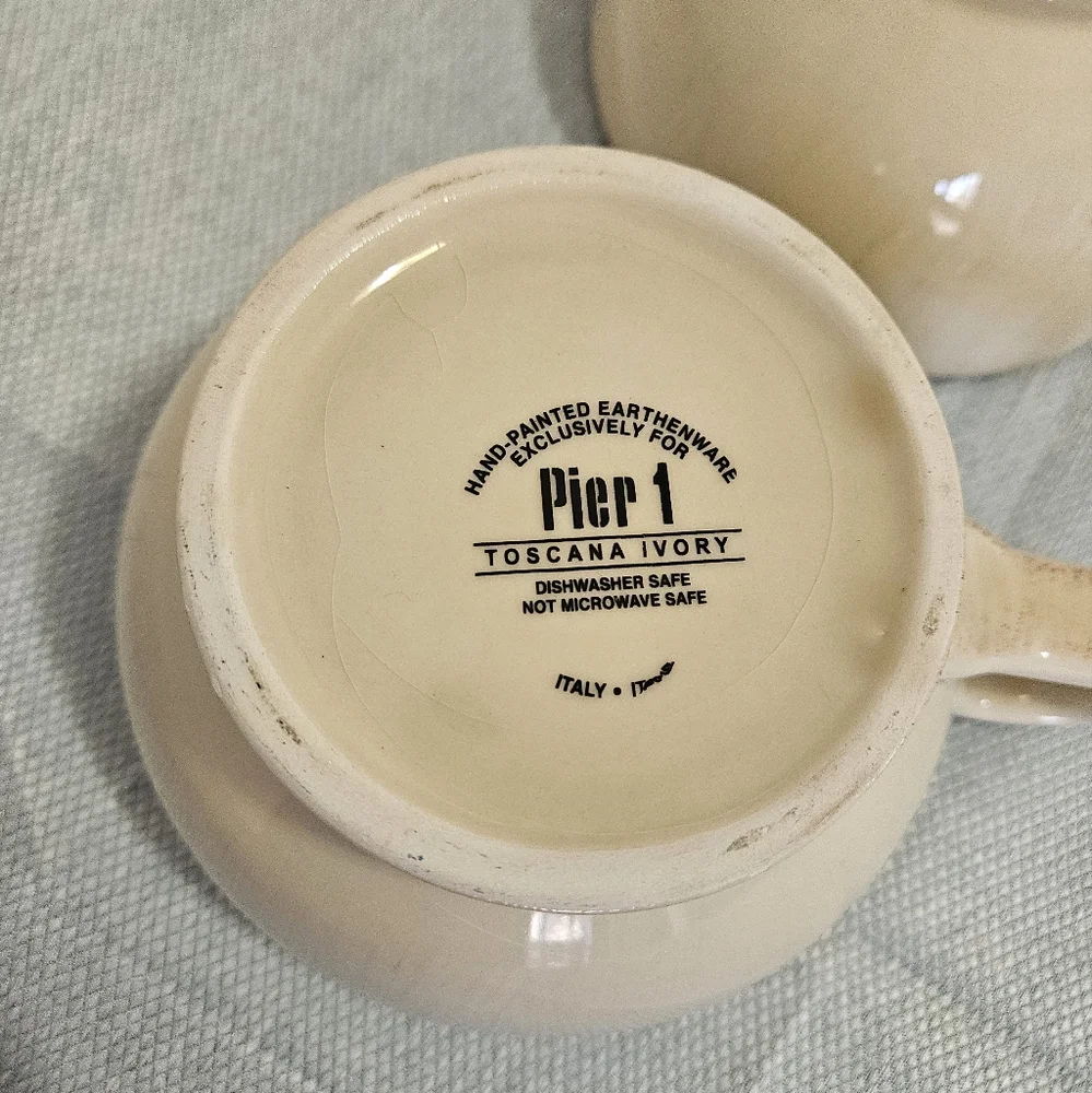Vtg. Pier 1 Toscana Ivory 2 Jumbo Mugs Hand-Painted Earthenware Italy Discd 5.5